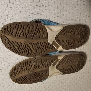 Eddie Bauer flip flops